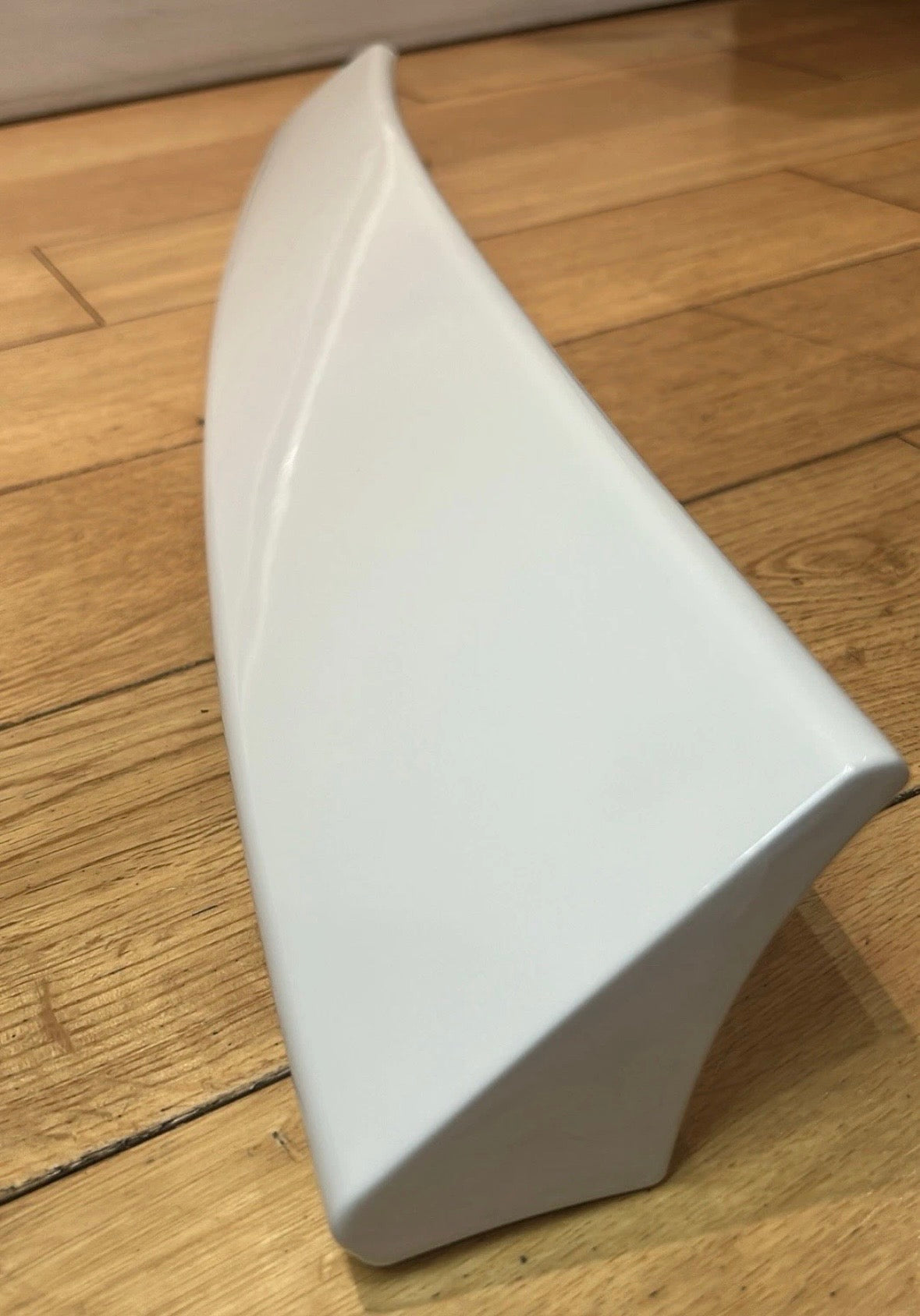 Caddy MK3/MK4 barn door spoiler painted in CANDY WHITE LB9A