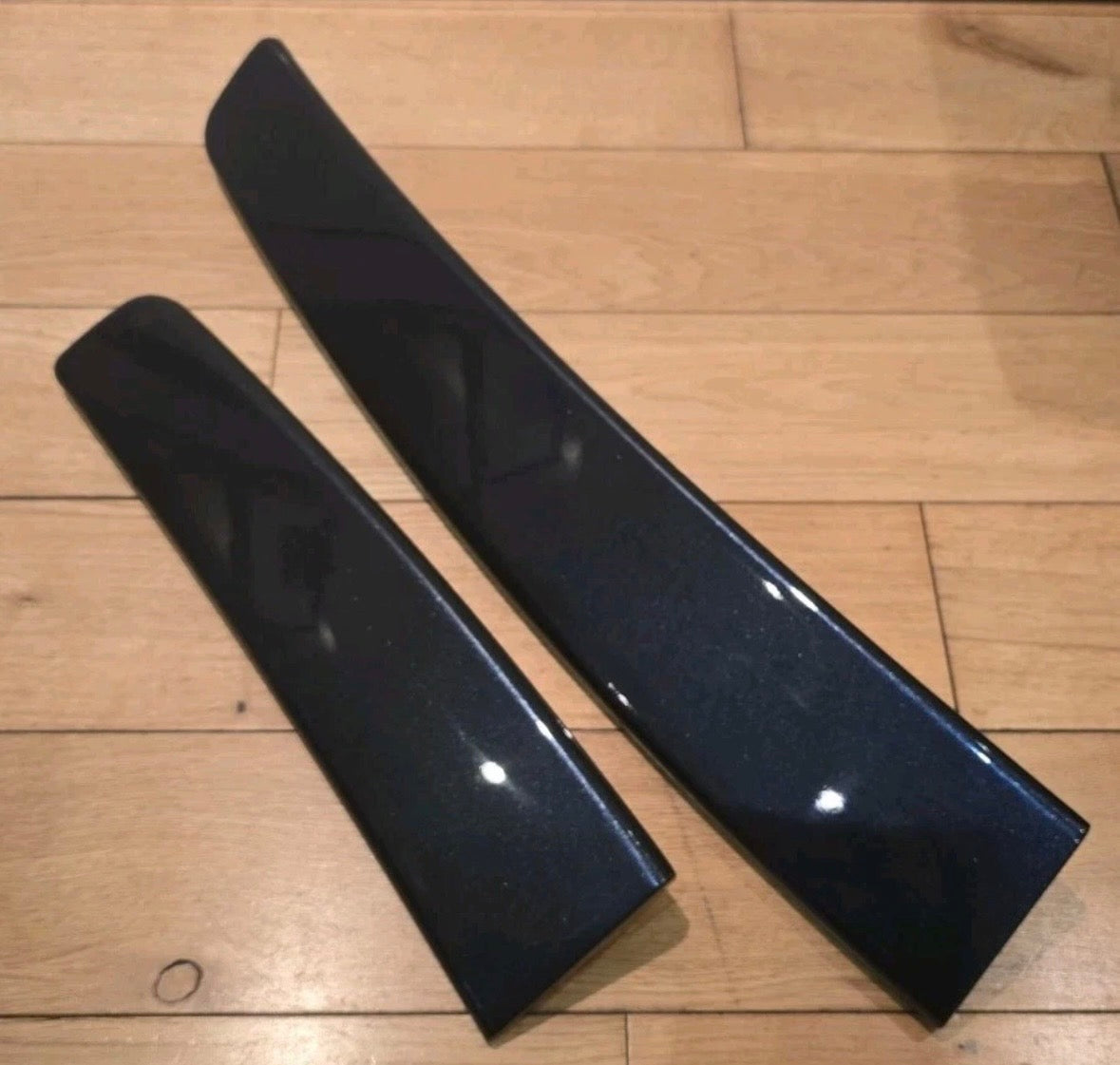 VW Caddy MK3/MK4 barn door spoiler painted in STARLIGHT BLUE LT5U