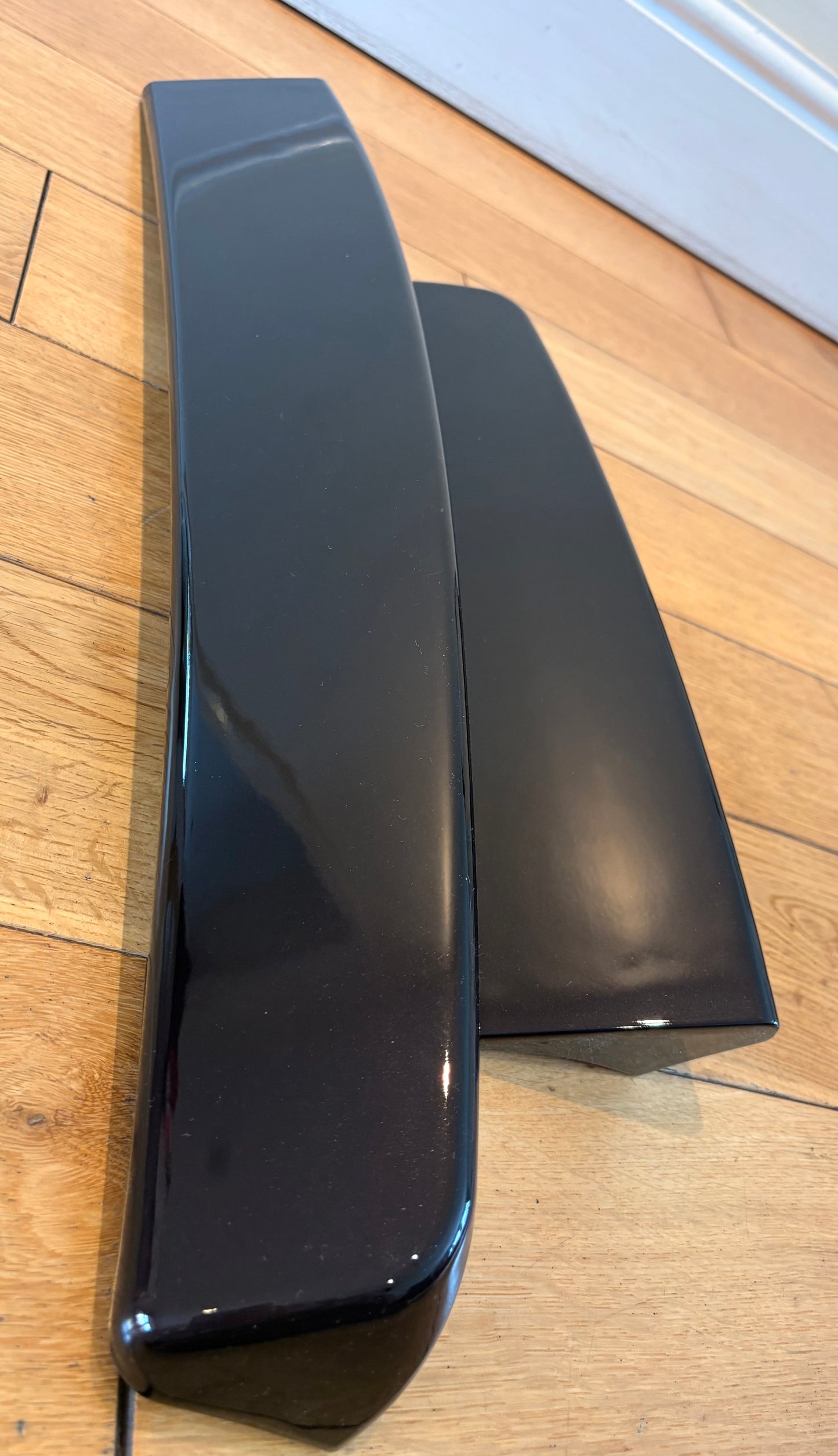 VW Caddy MK3/MK4 barn door spoiler painted BLACKBERRY