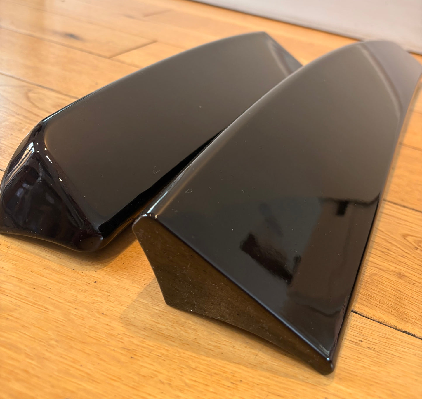 VW Caddy MK3/MK4 barn door spoiler painted BLACKBERRY