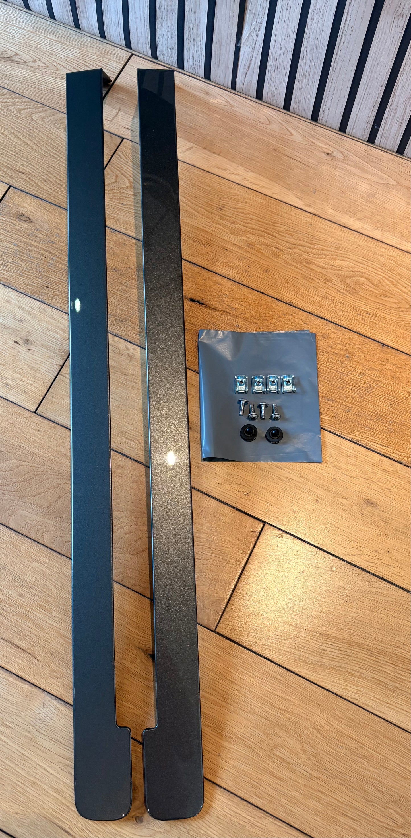 VW CADDY 2K MAXI 2K SIDE LOADING DOOR RAIL COVER LEFT & RIGHT SIDE 2004 - 2020 PAINTED IN LR7H INDIUM GREY