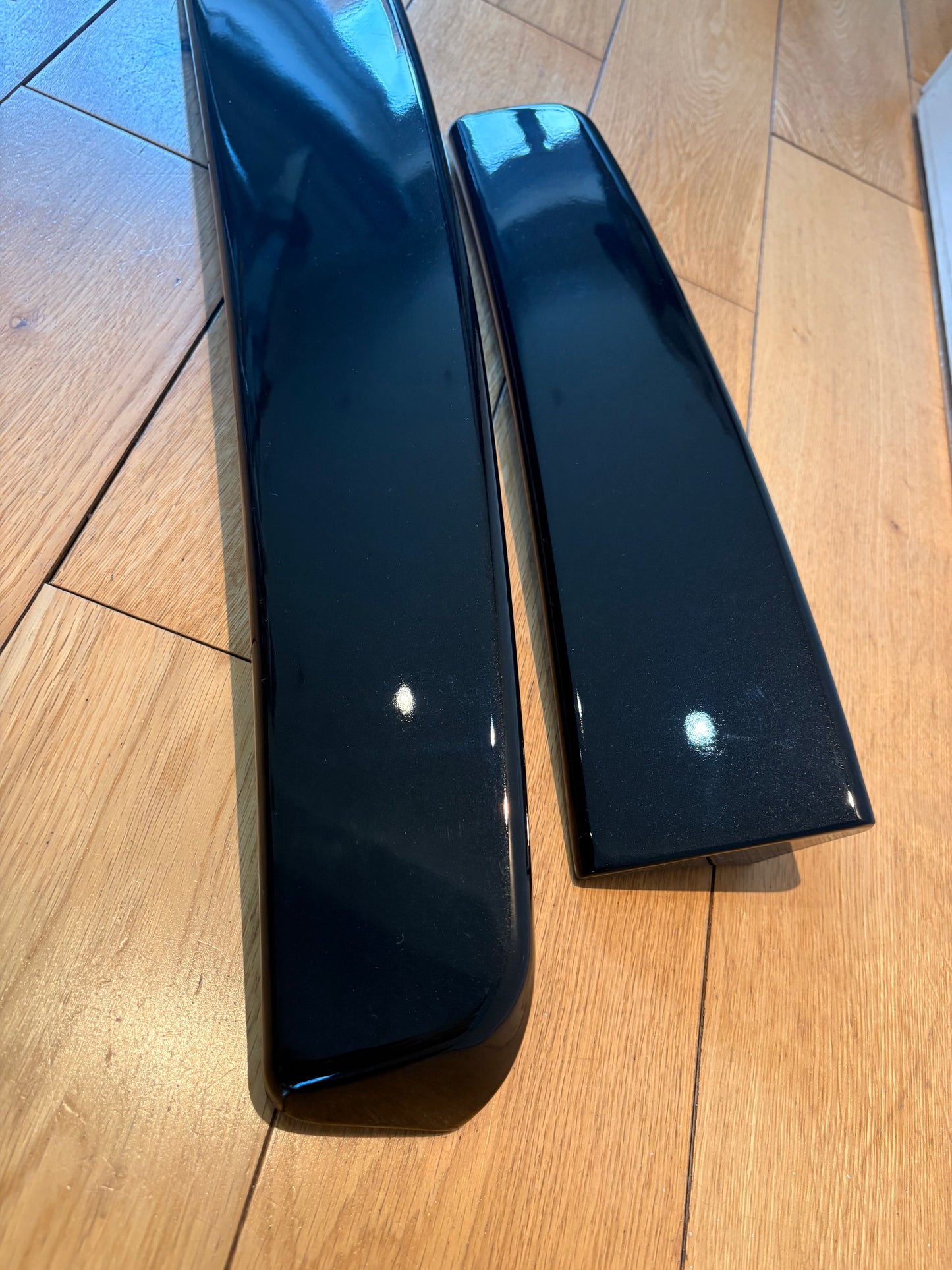 Caddy MK3/MK4 barn door spoiler painted in DEEP BLACK PEARL LC9X