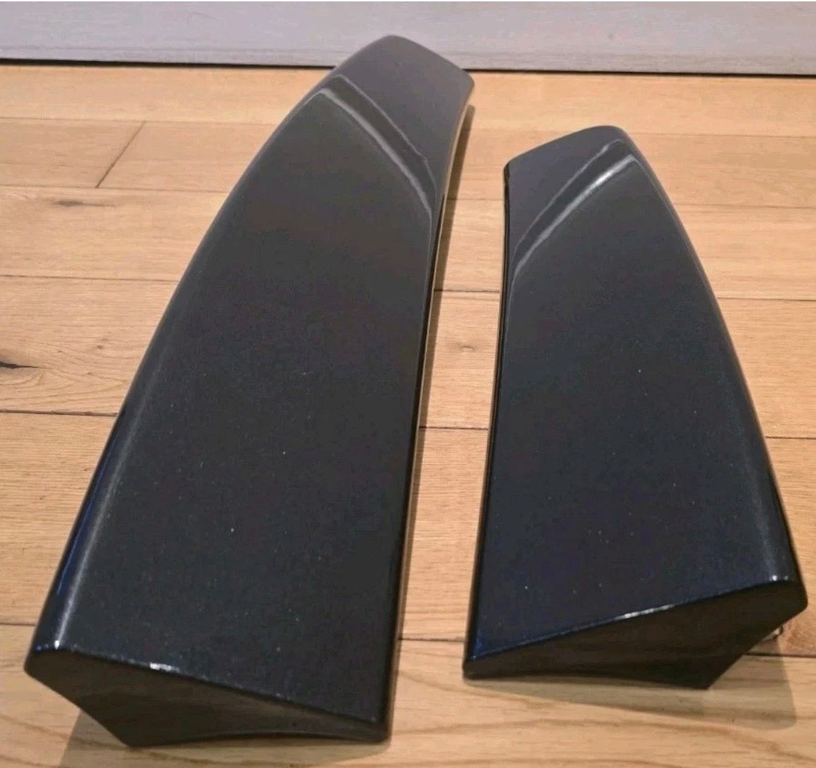 VW Caddy MK3/MK4 barn door spoiler painted in STARLIGHT BLUE LT5U