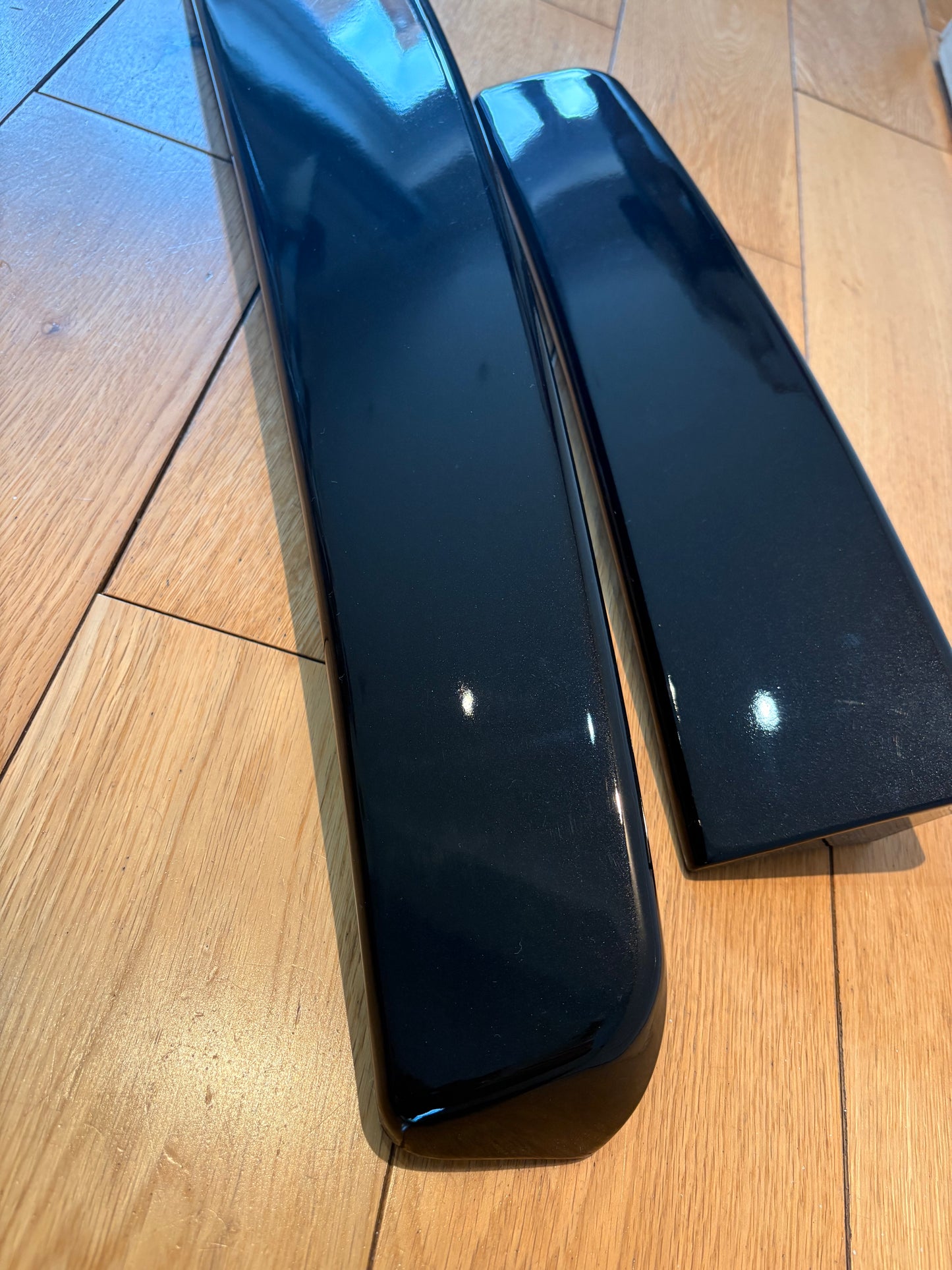 Caddy MK3/MK4 barn door spoiler painted in DEEP BLACK PEARL LC9X