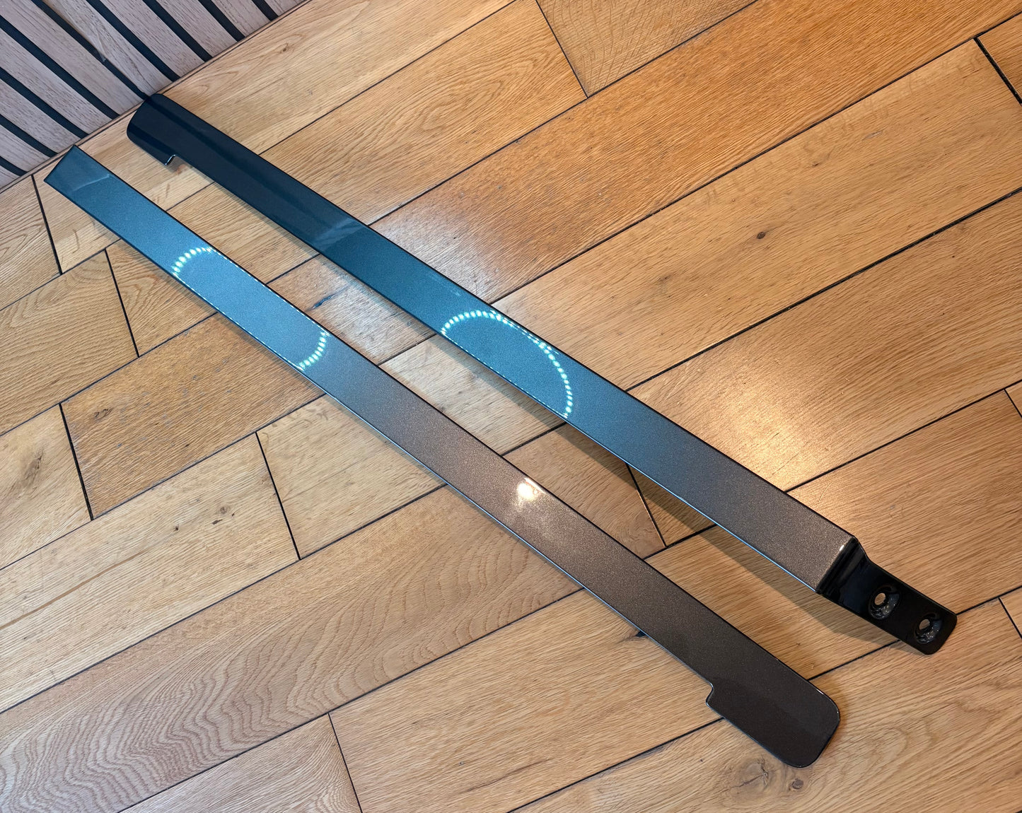 VW CADDY 2K MAXI 2K SIDE LOADING DOOR RAIL COVER LEFT & RIGHT SIDE 2004 - 2020 PAINTED IN LR7H INDIUM GREY