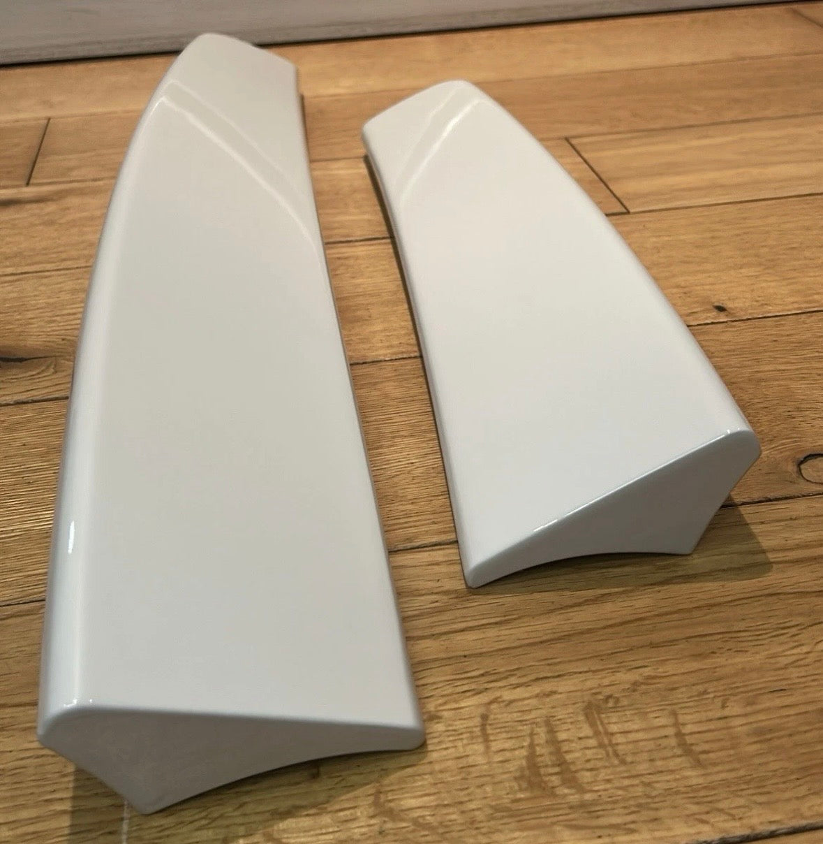 Caddy MK3/MK4 barn door spoiler painted in CANDY WHITE LB9A