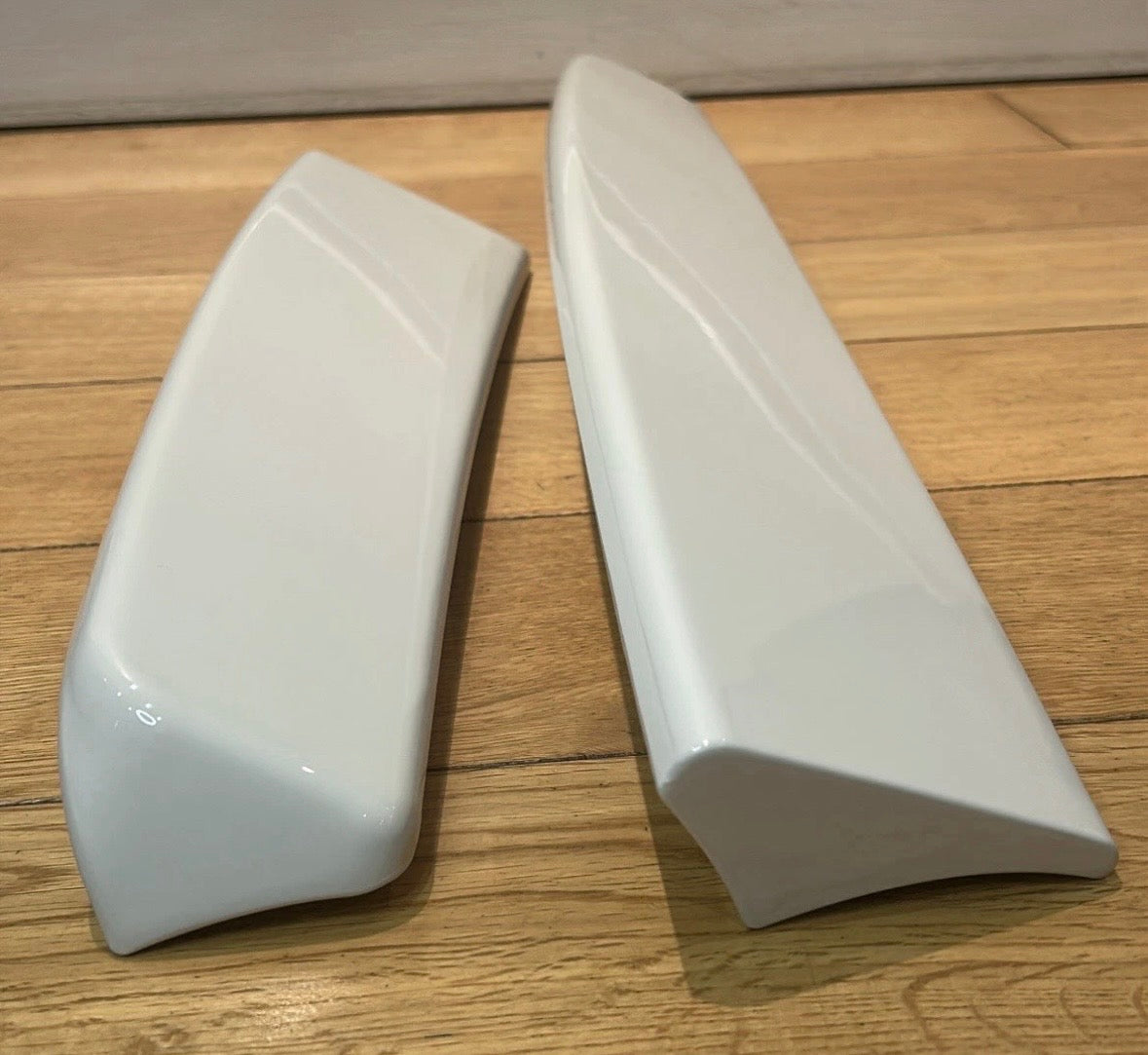 Caddy MK3/MK4 barn door spoiler painted in CANDY WHITE LB9A