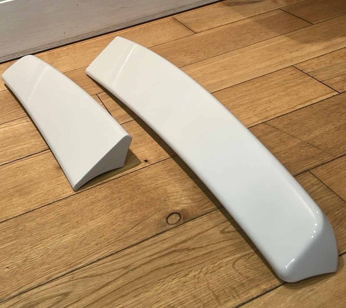 Caddy MK3/MK4 barn door spoiler painted in CANDY WHITE LB9A